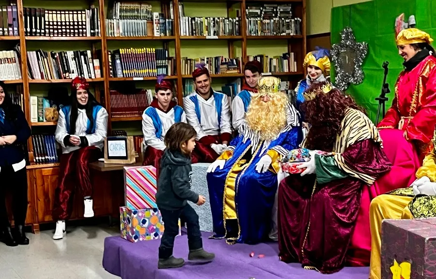 Foto 9 - Los Magos alcanzan Navasfr&iacute;as atravesando el &Aacute;gueda por el puente de El Bardal