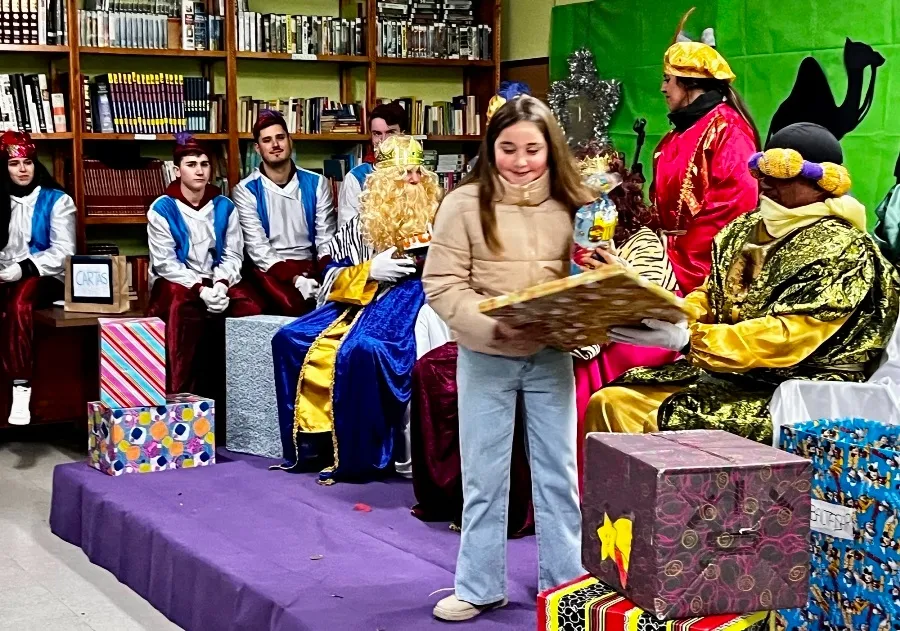 Foto 8 - Los Magos alcanzan Navasfr&iacute;as atravesando el &Aacute;gueda por el puente de El Bardal