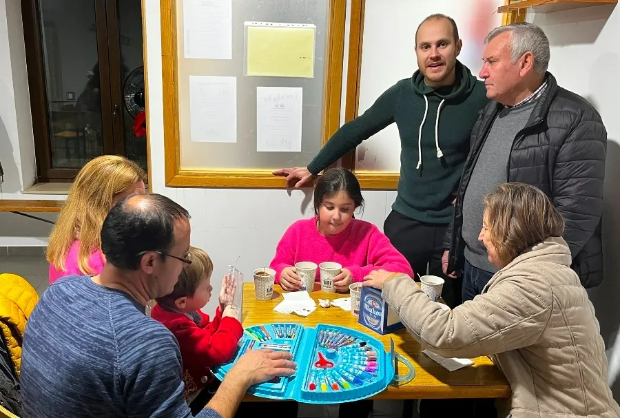 Foto 5 - Los Magos alcanzan Navasfr&iacute;as atravesando el &Aacute;gueda por el puente de El Bardal