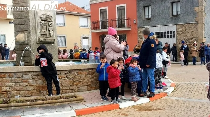 Los escolares participaron en las carreras animados por sus compañeros y familiares