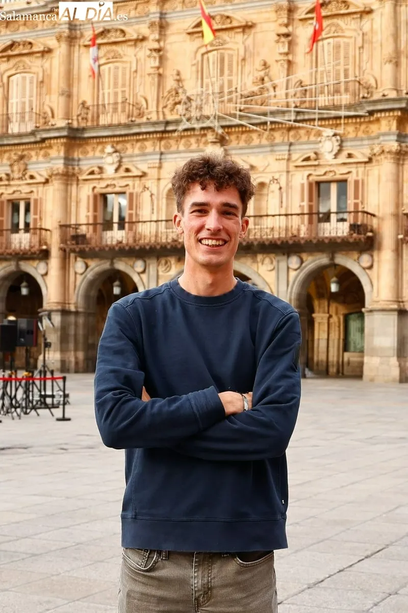 Lorena Martín, Mario García Romo y Álvaro de Arriba, en la Plaza Mayor con este medio / Fotos: David Sañudo