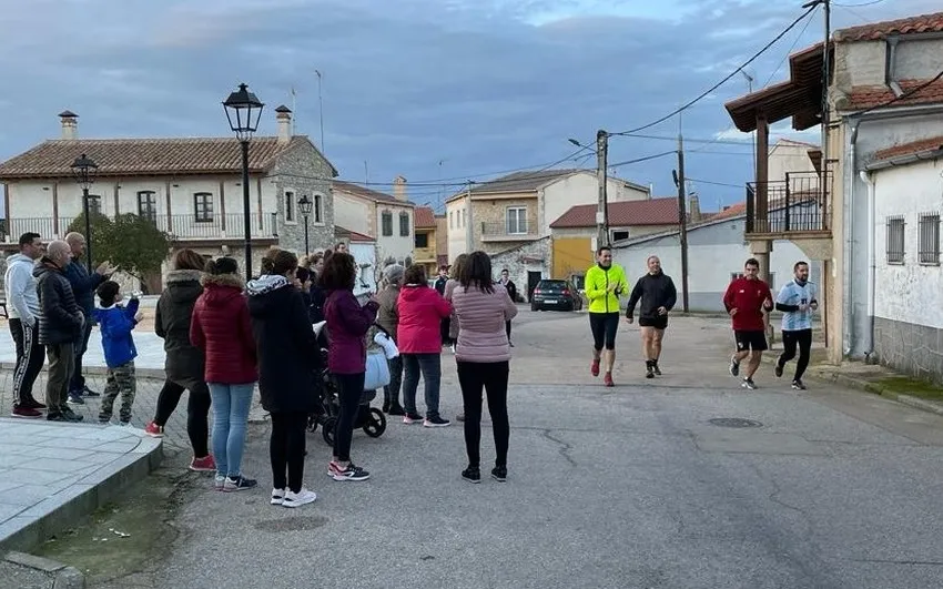 Pequeños y mayores participaron en El Cubo de Don Sancho de la San Silvestre fin de año / FOTOS: REYCONET.NET