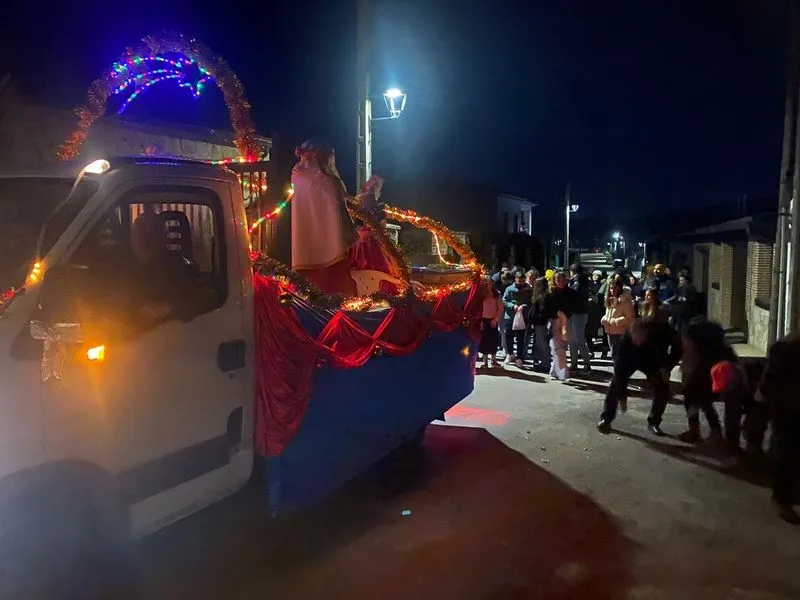 Foto 2 - Los Reyes Magos llegan a Galinduste con juguetes, roscones y chocolate