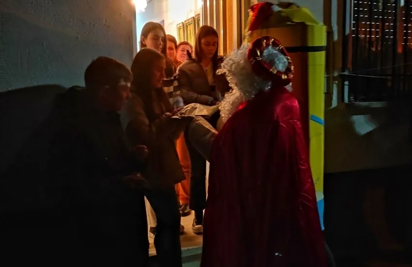 Los Reyes Magos visitaron cada casa con niños para dejarles los regalos 