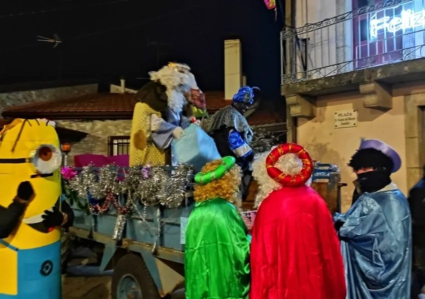 Los Reyes Magos visitaron cada casa con niños para dejarles los regalos 