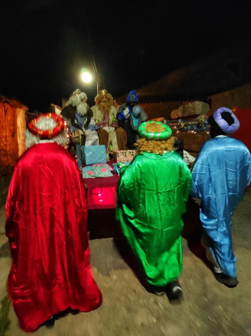 Los Reyes Magos visitaron cada casa con niños para dejarles los regalos 