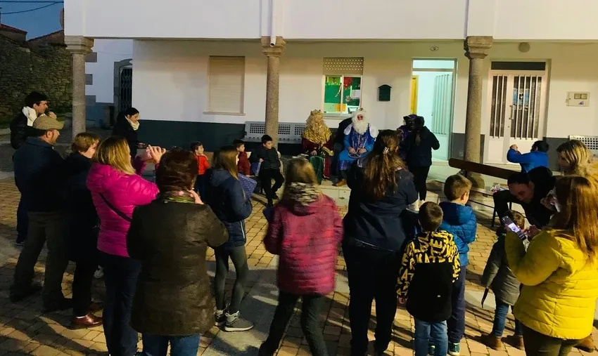 Foto 10 - Los Reyes Magos dejan sus regalos a los vecinos de Guadramiro