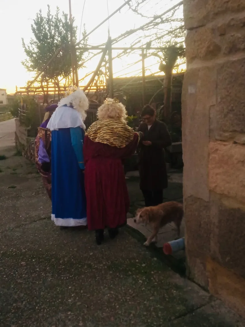 Foto 8 - Los Reyes Magos dejan sus regalos a los vecinos de Guadramiro