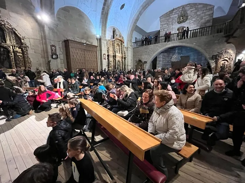 Foto 10 - Los ni&ntilde;os de Yecla de Yeltes regalan a los Reyes Magos una divertida actuaci&oacute;n 
