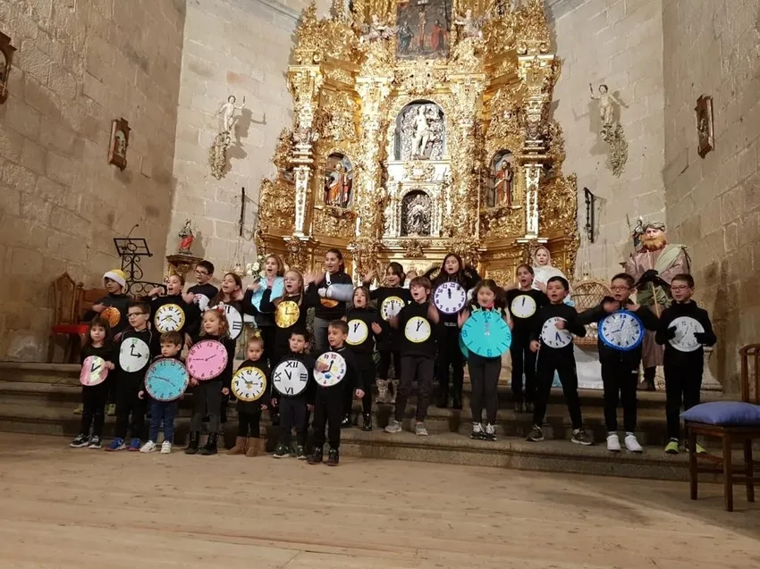 Foto 3 - Los ni&ntilde;os de Yecla de Yeltes regalan a los Reyes Magos una divertida actuaci&oacute;n 