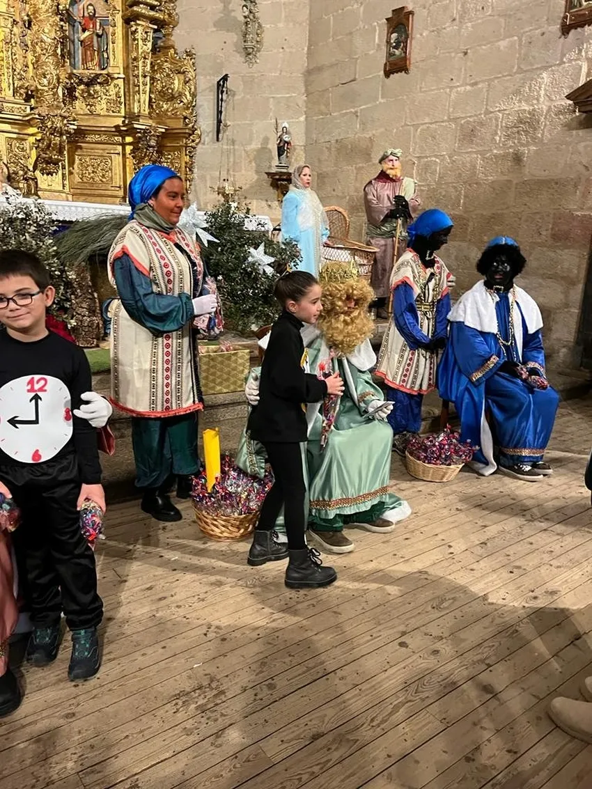Foto 5 - Los ni&ntilde;os de Yecla de Yeltes regalan a los Reyes Magos una divertida actuaci&oacute;n 