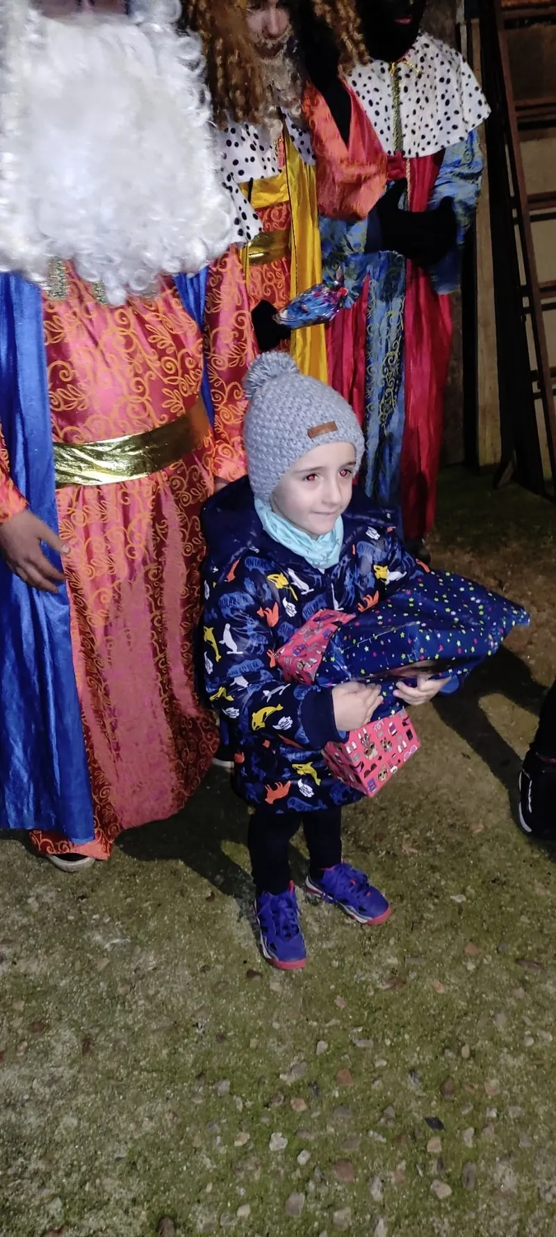 Foto 7 - Los Reyes Magos entregan sus regalos a los ni&ntilde;os de Valderrodrigo