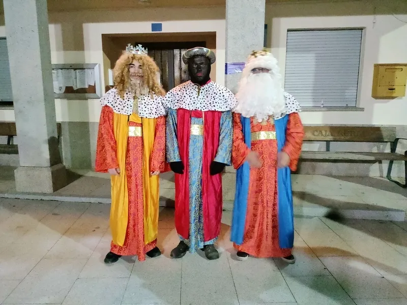 Foto 6 - Los Reyes Magos entregan sus regalos a los ni&ntilde;os de Valderrodrigo