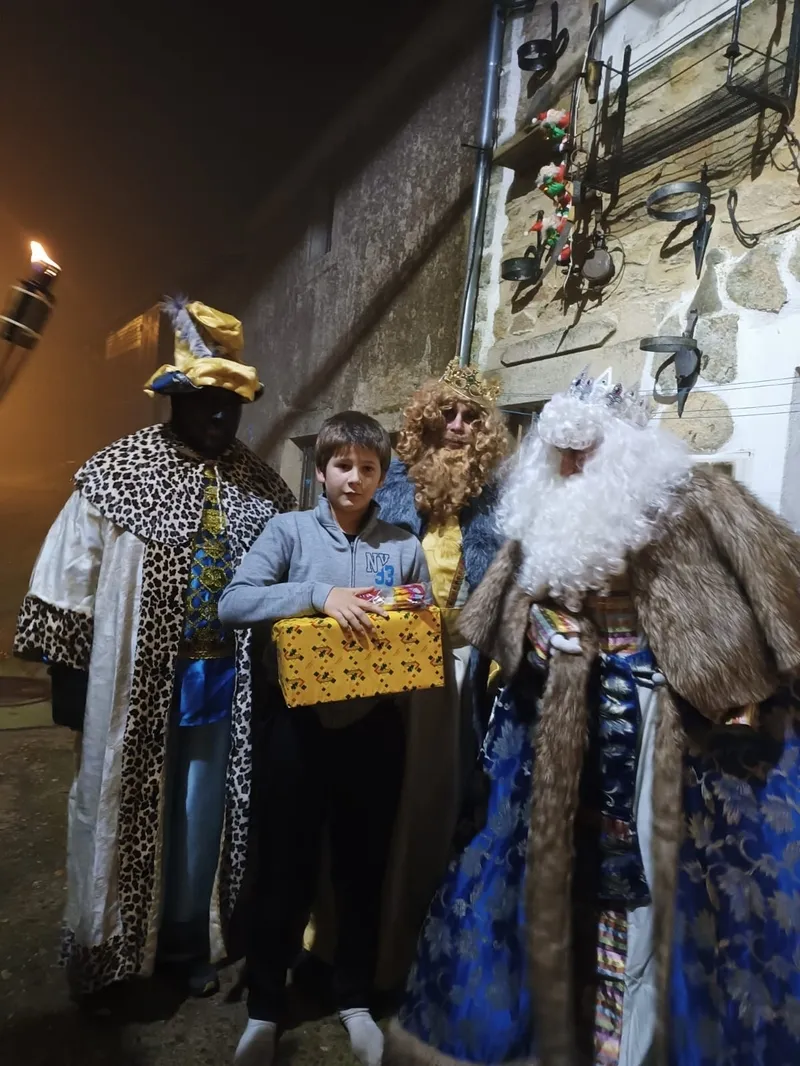 Foto 7 - Los Magos de Oriente dejan regalos para todos en Sobradillo 