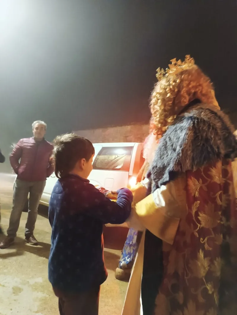 Foto 6 - Los Magos de Oriente dejan regalos para todos en Sobradillo 