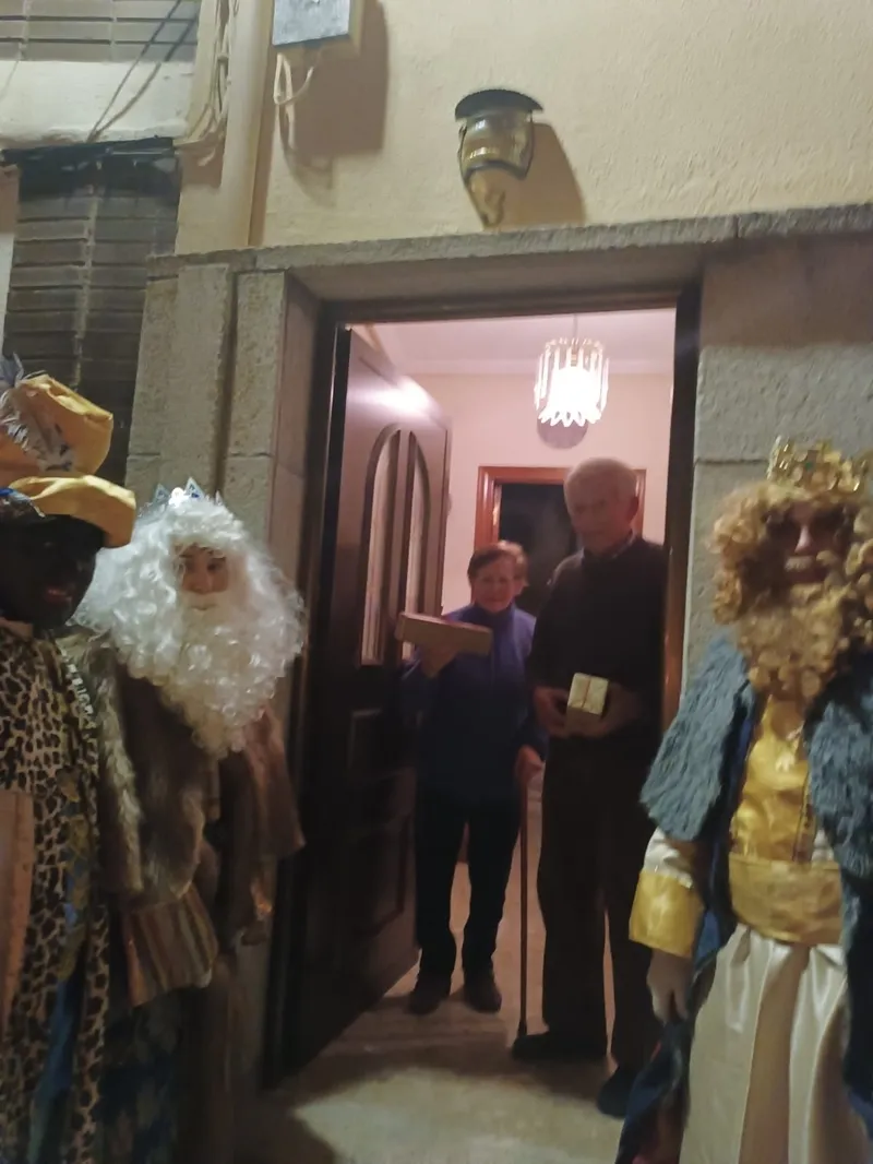 Foto 5 - Los Magos de Oriente dejan regalos para todos en Sobradillo 