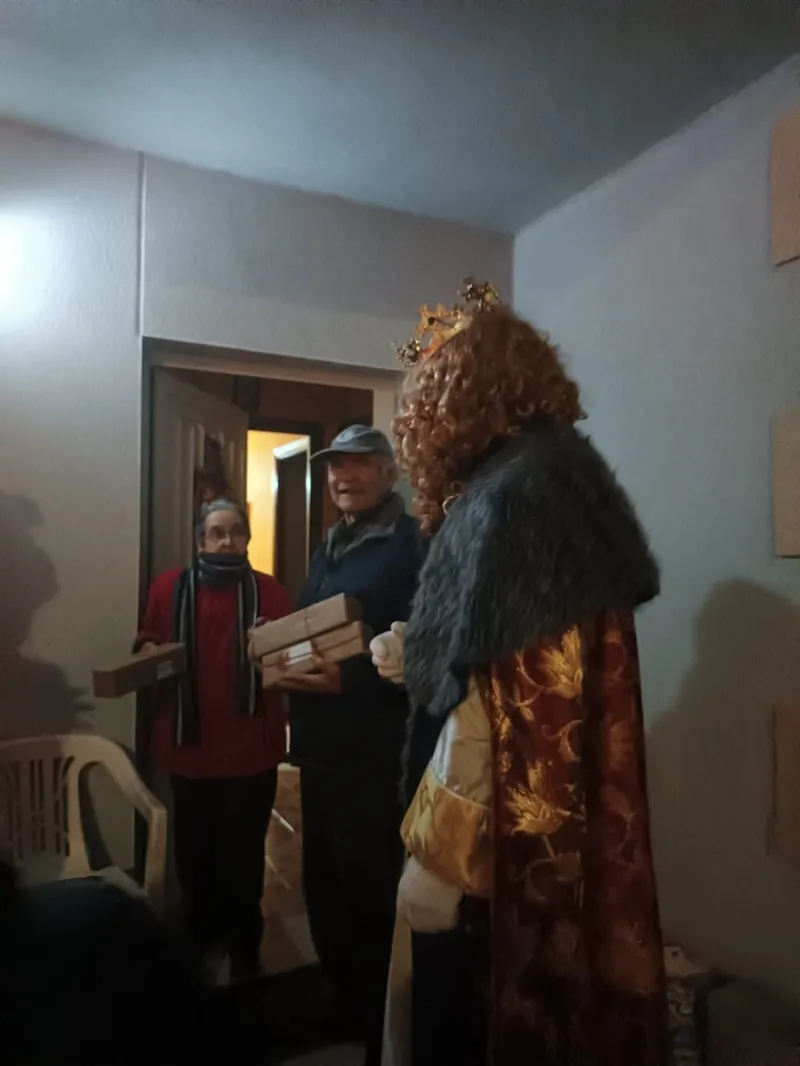 Foto 3 - Los Magos de Oriente dejan regalos para todos en Sobradillo 