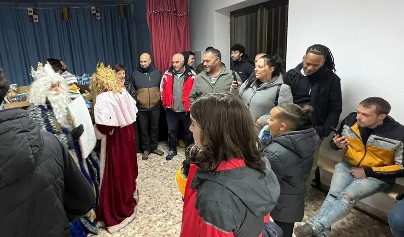 Foto 8 - Los Reyes de Oriente dejan un gran &lsquo;saco&rsquo; de chucher&iacute;as a los ni&ntilde;os de Cabeza del Caballo