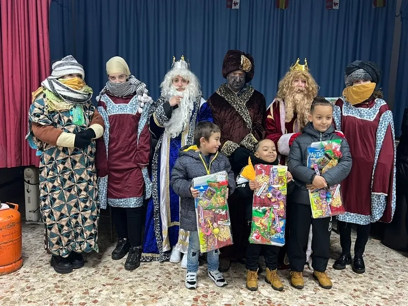 Foto 3 - Los Reyes de Oriente dejan un gran &lsquo;saco&rsquo; de chucher&iacute;as a los ni&ntilde;os de Cabeza del Caballo