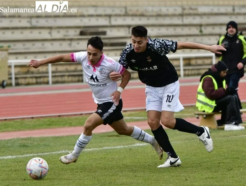 Foto 5 - El Ciudad Rodrigo arranca el 2023 firmando tablas en el derby con el Salamanca CF UDS B