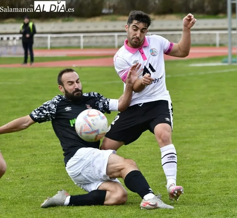 Foto 2 - El Ciudad Rodrigo arranca el 2023 firmando tablas en el derby con el Salamanca CF UDS B