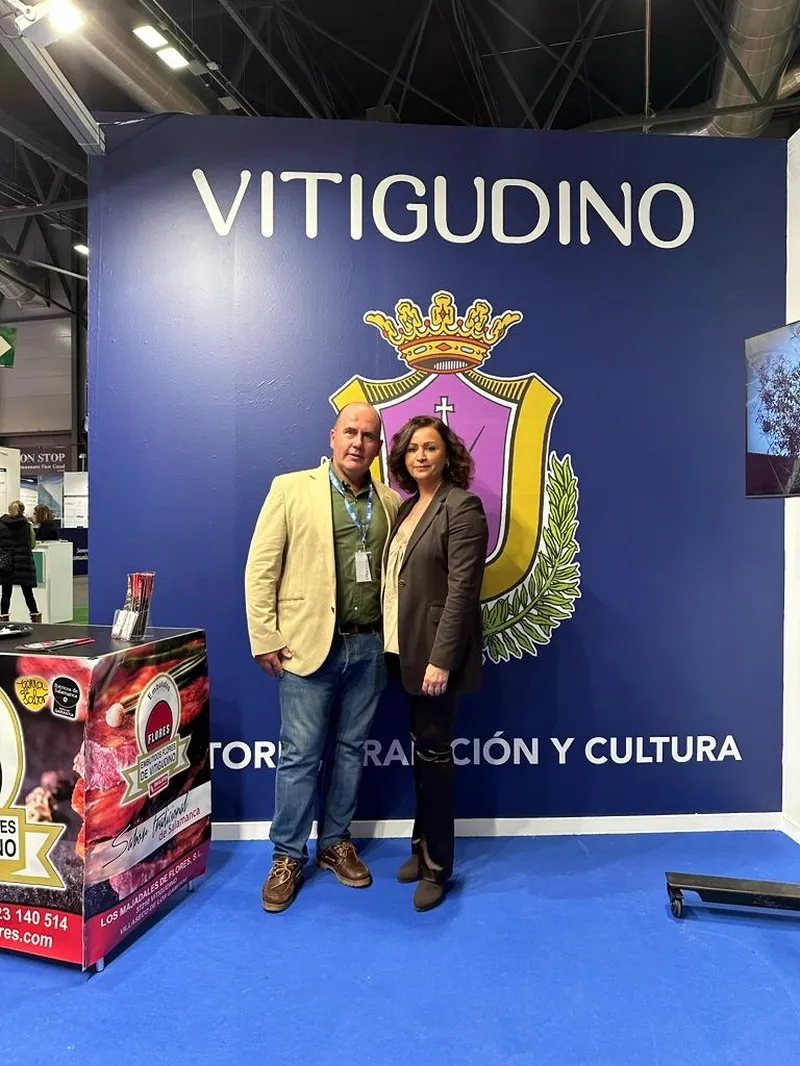 En esta tercera jornada de Fitur el stand de Vitigudino tuvo como embajador al embutido de Embutidos Flores   