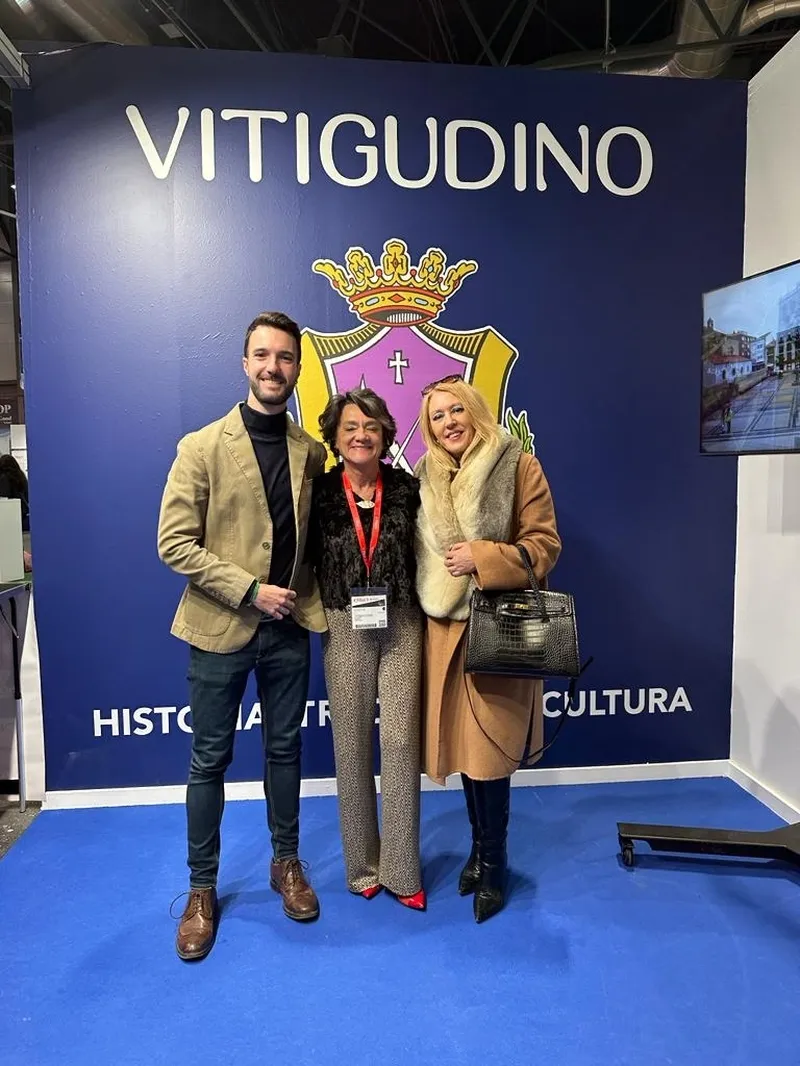 En esta tercera jornada de Fitur el stand de Vitigudino tuvo como embajador al embutido de Embutidos Flores   