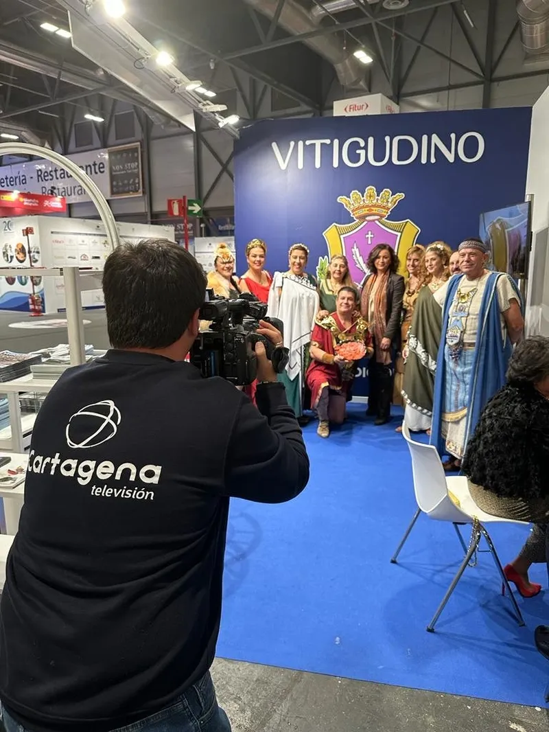 En esta tercera jornada de Fitur el stand de Vitigudino tuvo como embajador al embutido de Embutidos Flores   