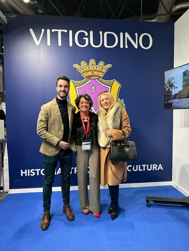 En esta tercera jornada de Fitur el stand de Vitigudino tuvo como embajador al embutido de Embutidos Flores   
