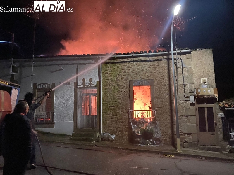 Susto en Aldeadávila de la Ribera por el incendio de dos viviendas 