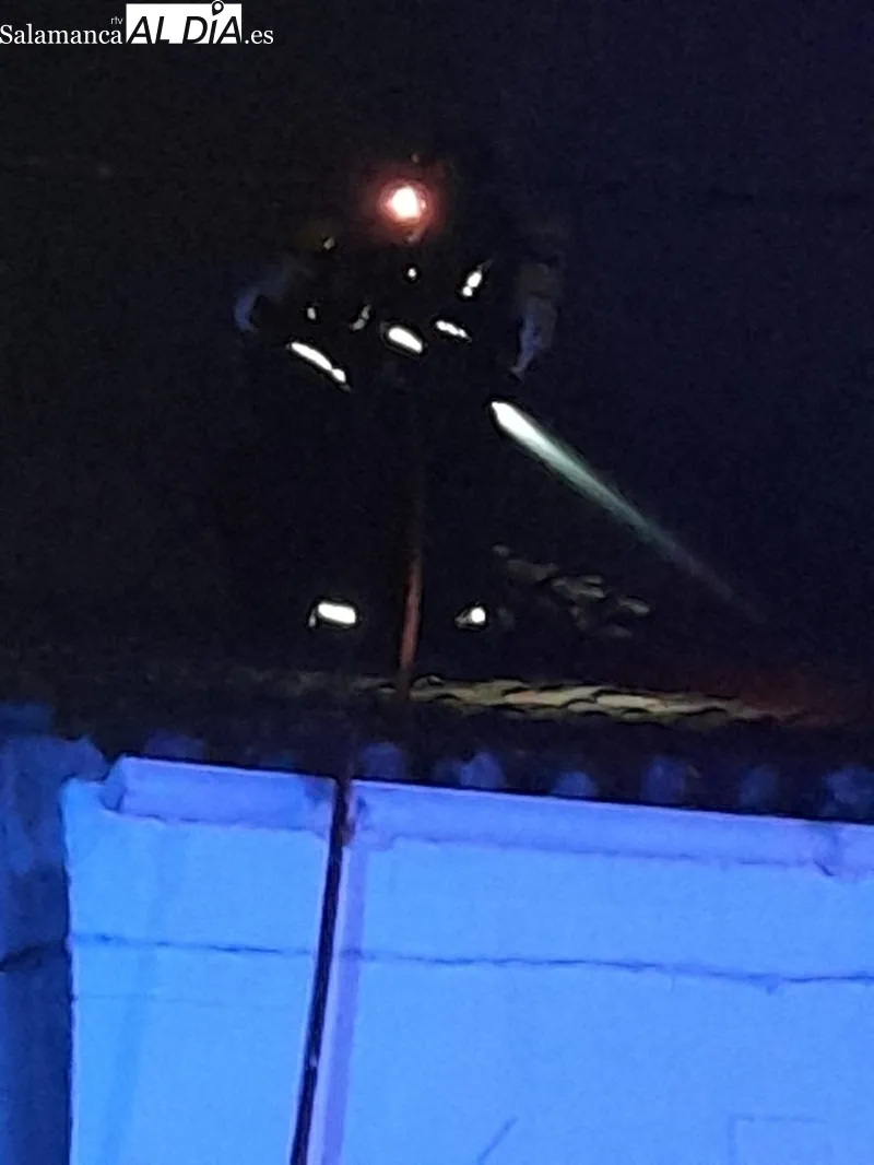 El fuego ha ocasionado graves daños materiales en las dos viviendas, aunque ninguna persona ha resultado herida 