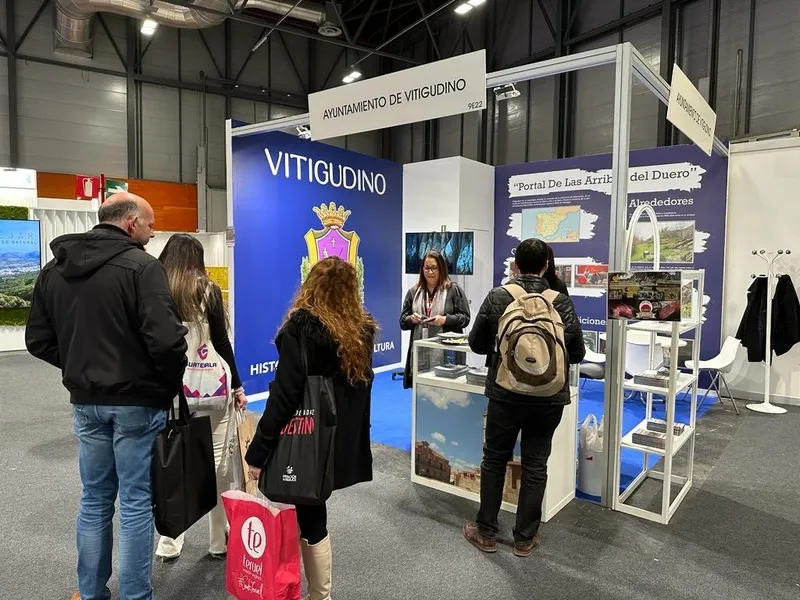 Numerosos vitigudinenses pasaron esta última jornada de Fitur por el stand de Vitigudino