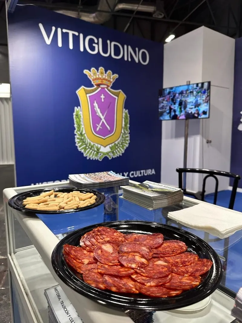 Numerosos vitigudinenses pasaron esta última jornada de Fitur por el stand de Vitigudino