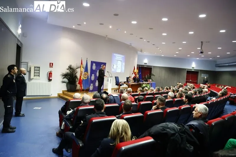 Celebración en Salamanca del 199 Aniversario de la creación de la Policía Nacional. Foto de David Sañudo