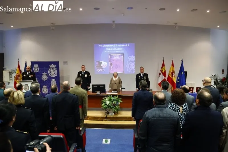 Celebración en Salamanca del 199 Aniversario de la creación de la Policía Nacional. Foto de David Sañudo