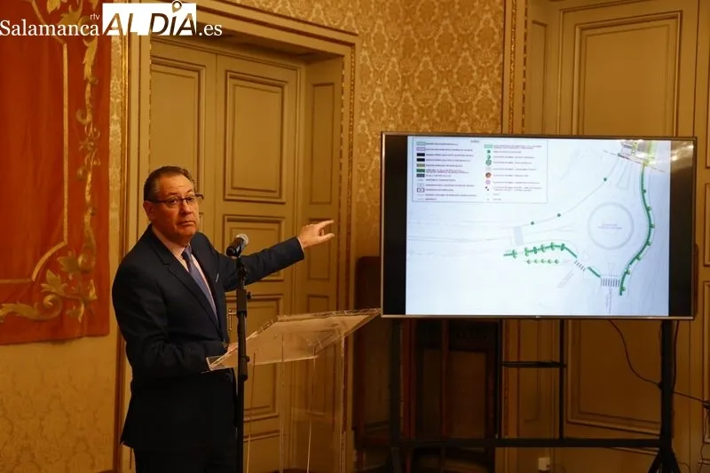 Presentación en el Ayuntamiento del nuevo tramo de carril bici que tendrá Salamanca