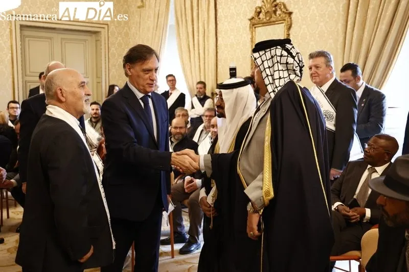 Firma en el Ayuntamiento de un protocolo de colaboración público-privada para el desarrollo del proyecto ‘Peace City Salamanca. Foto de David Sañudo