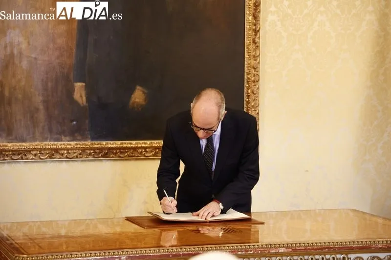 Firma en el Ayuntamiento de un protocolo de colaboración público-privada para el desarrollo del proyecto ‘Peace City Salamanca. Foto de David Sañudo