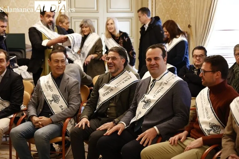 Firma en el Ayuntamiento de un protocolo de colaboración público-privada para el desarrollo del proyecto ‘Peace City Salamanca. Foto de David Sañudo