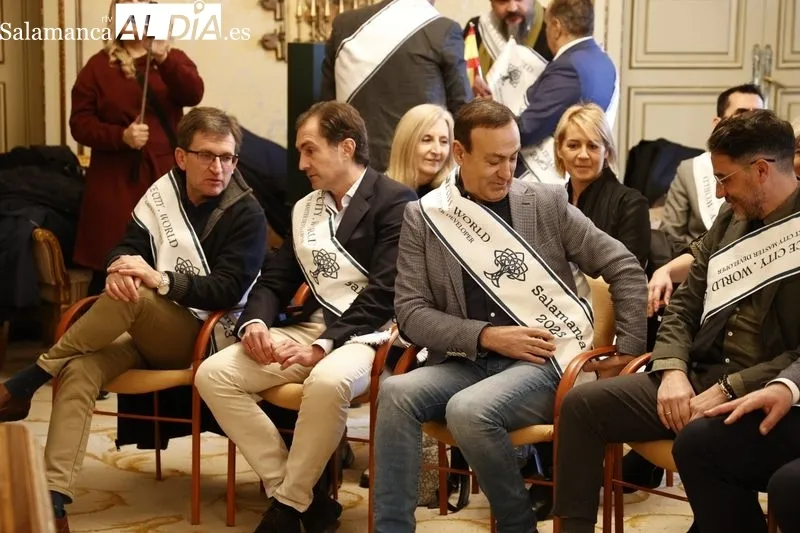 Firma en el Ayuntamiento de un protocolo de colaboración público-privada para el desarrollo del proyecto ‘Peace City Salamanca. Foto de David Sañudo
