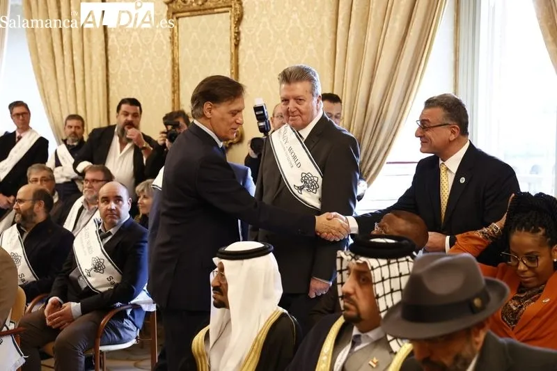 Firma en el Ayuntamiento de un protocolo de colaboración público-privada para el desarrollo del proyecto ‘Peace City Salamanca. Foto de David Sañudo