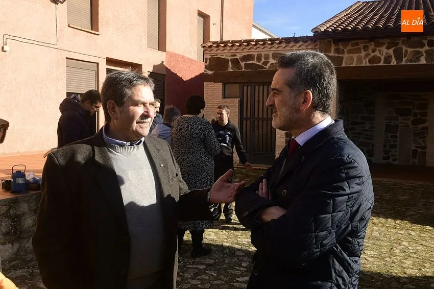 Foto 3 - La Mancomunidad Alto &Aacute;gueda estrena cami&oacute;n-compactador para la recogida de basura