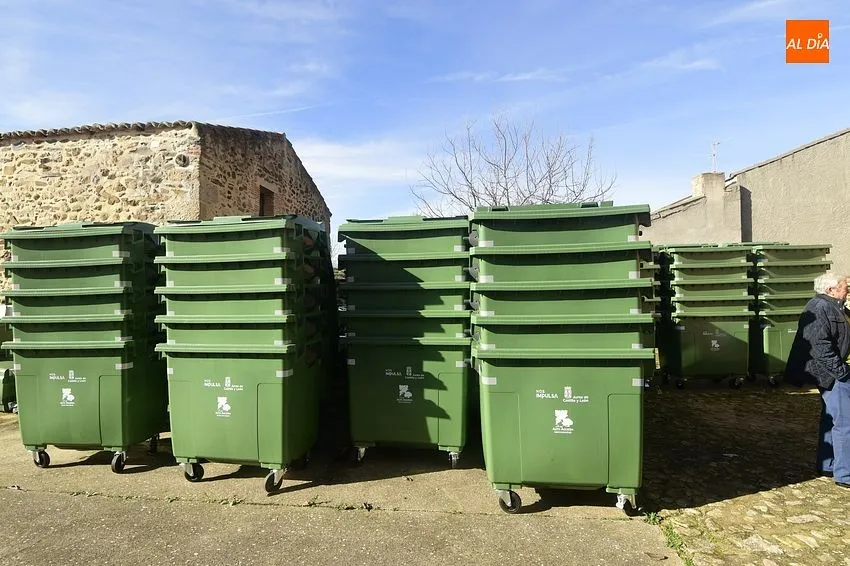 Foto 4 - La Mancomunidad Alto &Aacute;gueda estrena cami&oacute;n-compactador para la recogida de basura
