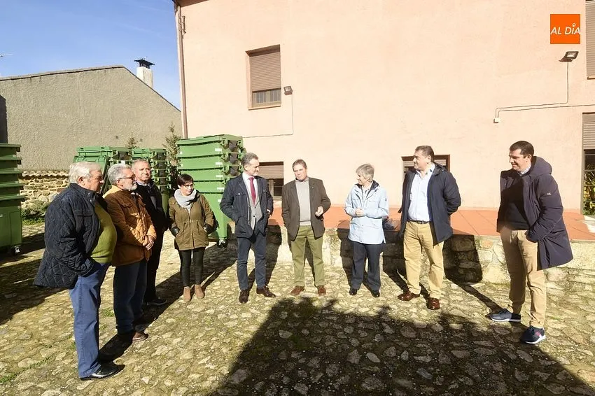 Foto 10 - La Mancomunidad Alto &Aacute;gueda estrena cami&oacute;n-compactador para la recogida de basura
