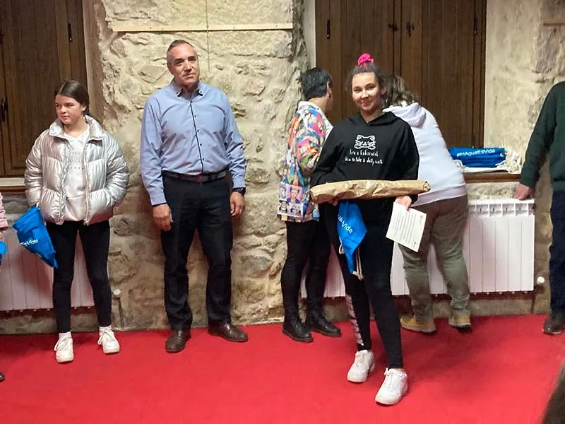 Foto 3 - Candelario entrega sus premios a las casas mejor iluminadas durante la Navidad