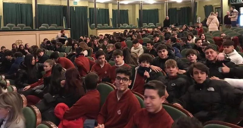 Alumnos de tercero y cuarto de la ESO del Colegio San Juan Bosco en su visita al Teatro Liceo de Salamanca