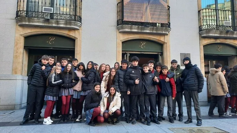 Alumnos de tercero y cuarto de la ESO del Colegio San Juan Bosco en su visita al Teatro Liceo de Salamanca