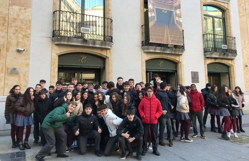 Alumnos de tercero y cuarto de la ESO del Colegio San Juan Bosco en su visita al Teatro Liceo de Salamanca