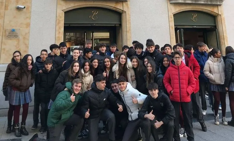 Alumnos de tercero y cuarto de la ESO del Colegio San Juan Bosco en su visita al Teatro Liceo de Salamanca