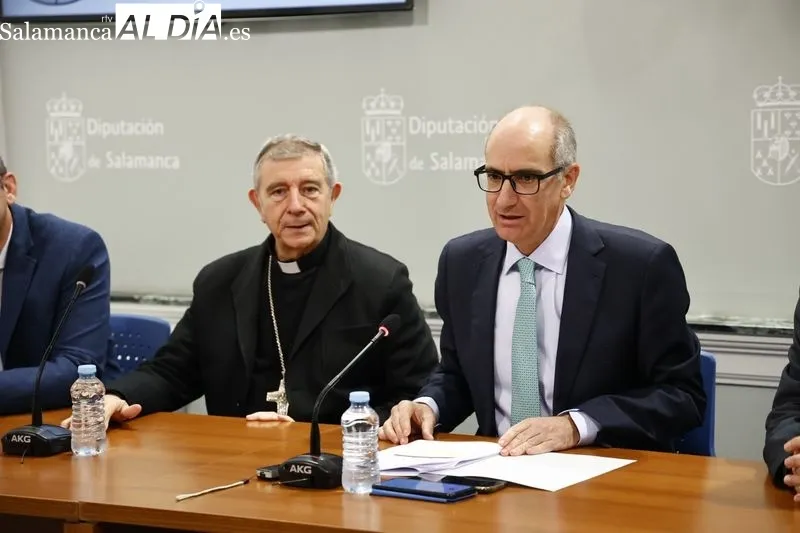 Firma del convenio en la Diputación de Salamanca y las diócesis con presencia en la provincia. Foto de David Sañudo